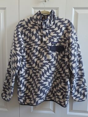 Patagonia Lightweight Synchilla Fleece White and Navy Patterned